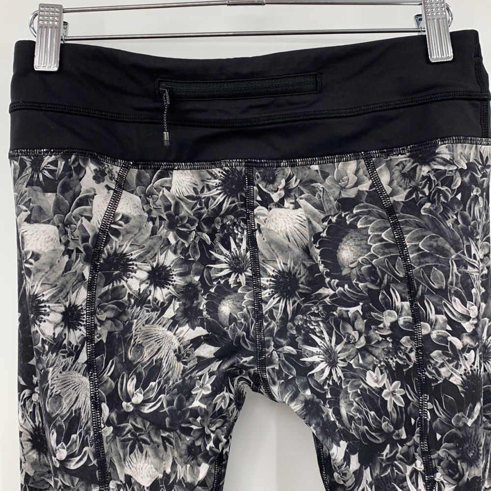 Lululemon Run Inspire II Flowabunga Luxtreme‎ Crops Black & White Floral Sz 4 - Picture 3 of 7